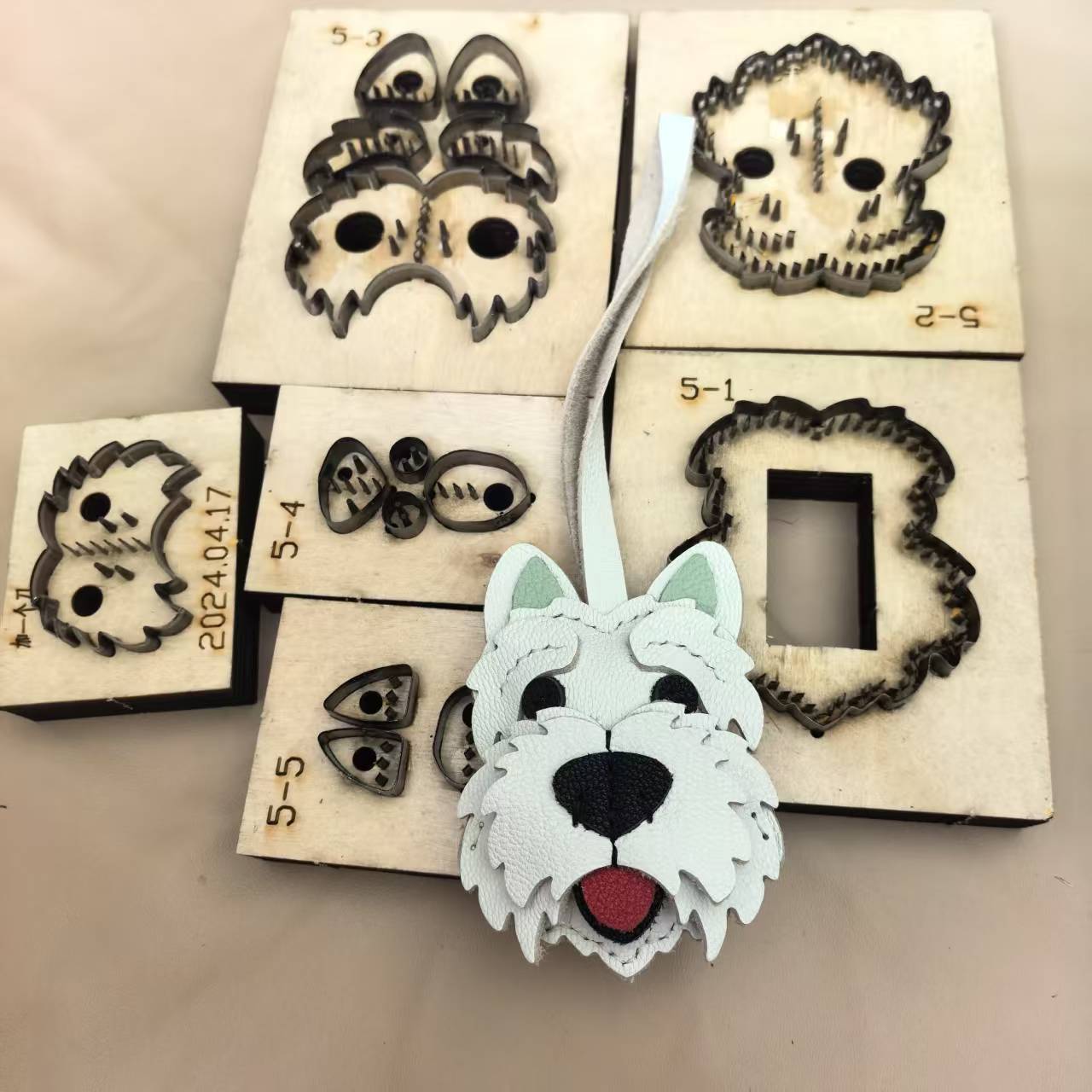 Wooden Cutting Die, Cute Westi - Dog Raincoat recension och pris