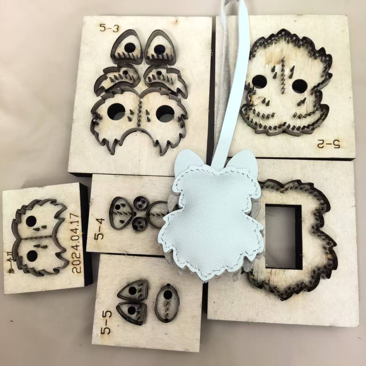 Wooden Cutting Die, Cute Westi - Dog Raincoat recension och pris